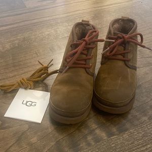 UGG Neumel II Weather, size 1